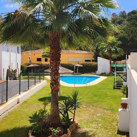 Bajo Con Jardin Deluxe Apartment Benahavis Bagian luar foto