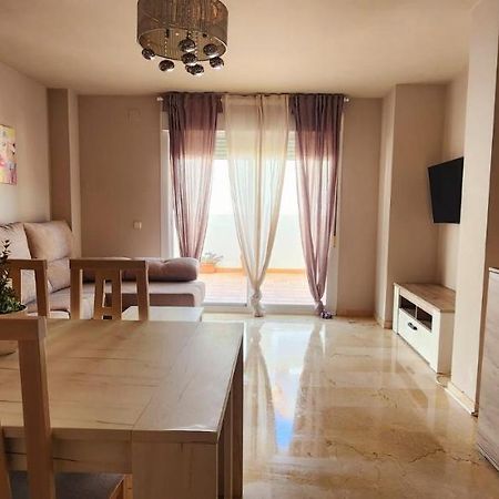 Bajo Con Jardin Deluxe Apartment Benahavis Bagian luar foto